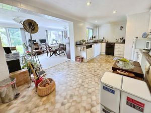 TOPPESFIELD AVENUE- click for photo gallery